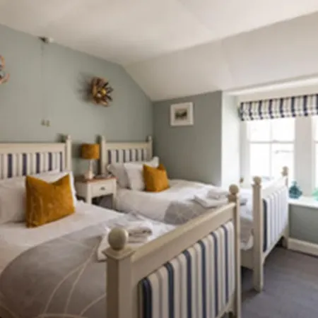Kicker Cottage, Bay Holidays Holiday home